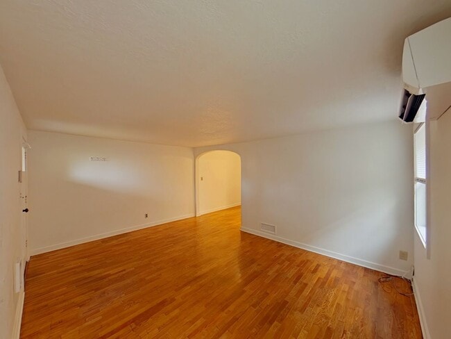 Photo - Glacier Tri-Plex Apartment