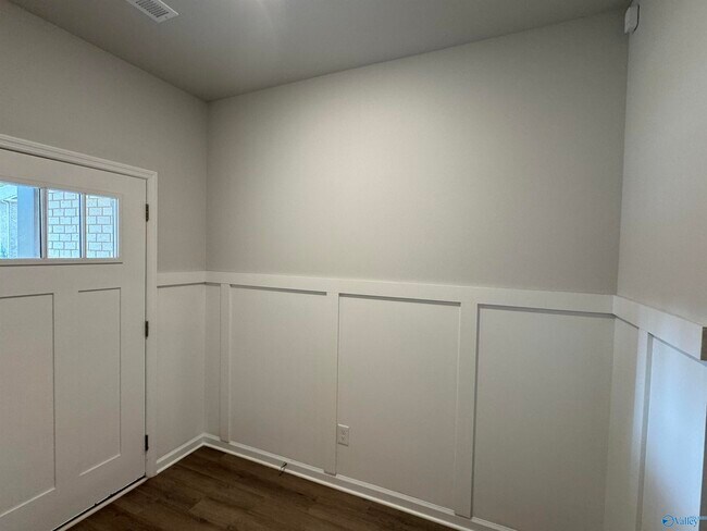 Building Photo - 209 Saddle St