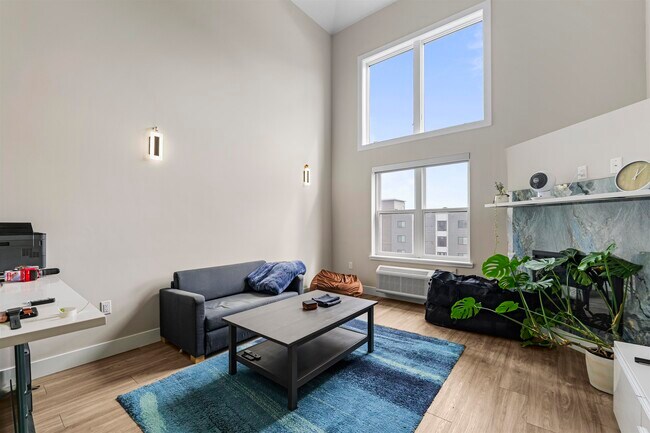 Building Photo - 212 70th St