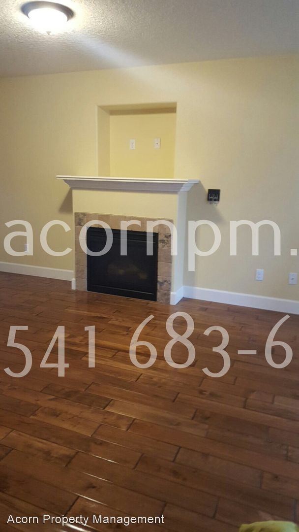 Building Photo - 4 br, 2.5 bath House - 8840 N Calvert Ave.