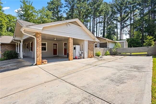 Foto del edificio - 824 Hickory Ridge Rd SW