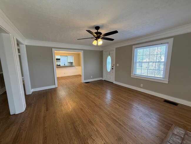 Building Photo - 287 E Eastland St