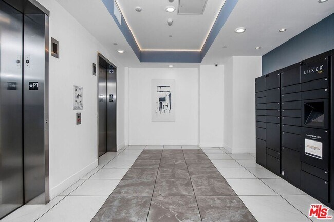 Foto del edificio - 453 S Kenmore Ave