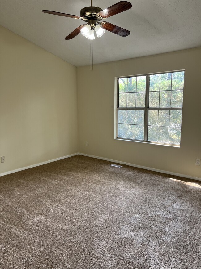 Building Photo - 5765 Wells Cir