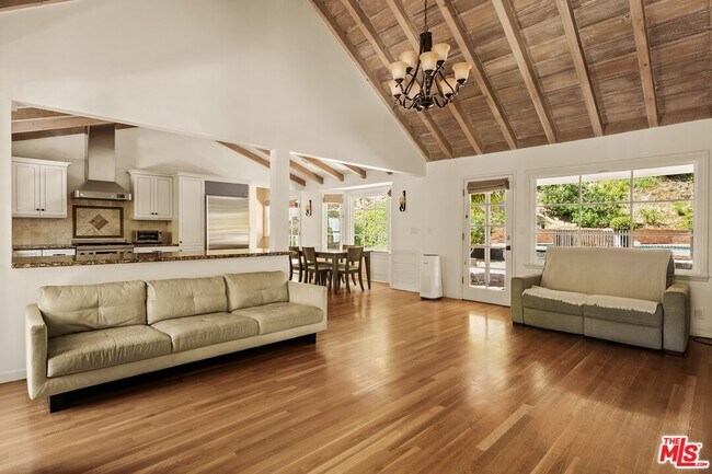 Foto del edificio - 2583 Hutton Dr