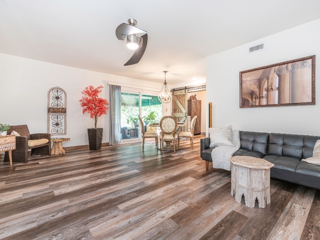 Building Photo - 8340 Meadow Lakes Dr