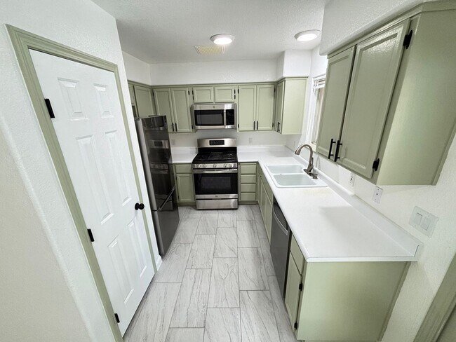 Foto del edificio - This inviting single-story home boasts a s...