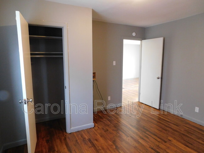 Foto del edificio - 2224 Gilbert St Apt 3