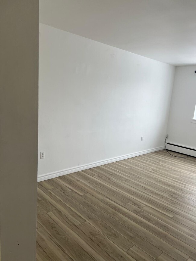 Building Photo - 2448 Carling Ave