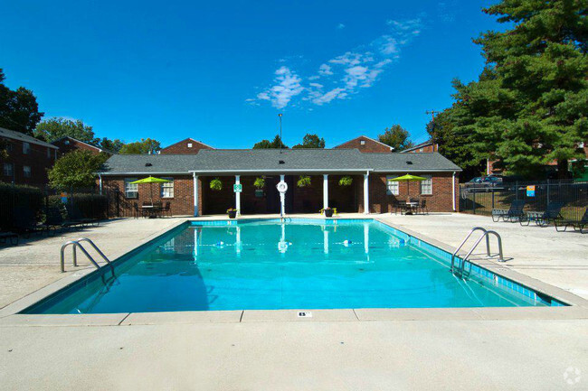 One of two sparkling swimming pools (West Parkway) - Windsor Court