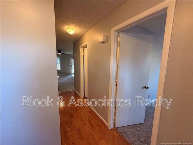 Foto del edificio - 663 Bartons Landing Pl