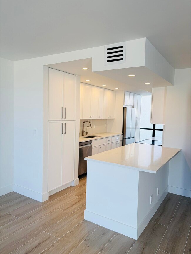 Foto del edificio - 2404 Bridgewood Dr