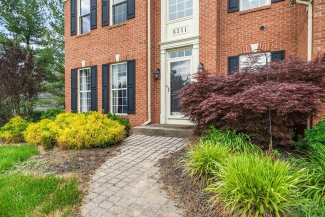 Building Photo - 6331 Claridge Dr S