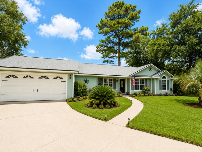 Building Photo - Beautiful 3 Bedroom, 2 Bath Home with Split Floor Plan & Great Curb Appeal!