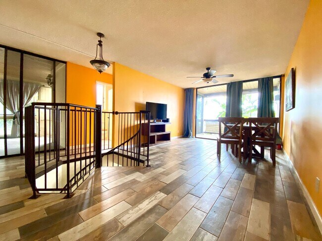Building Photo - 3 bed / 3 bath furnished condo with ocean views!
