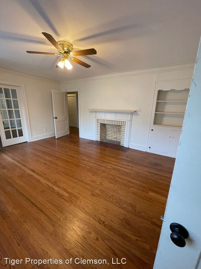 Building Photo - 3 br, 2 bath House - 429 E Queen St
