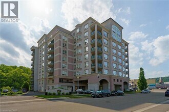Building Photo - 4000 Creekside Dr