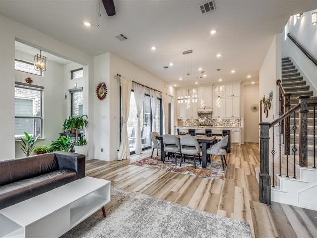 Foto del edificio - 8221 Bethpage Dr