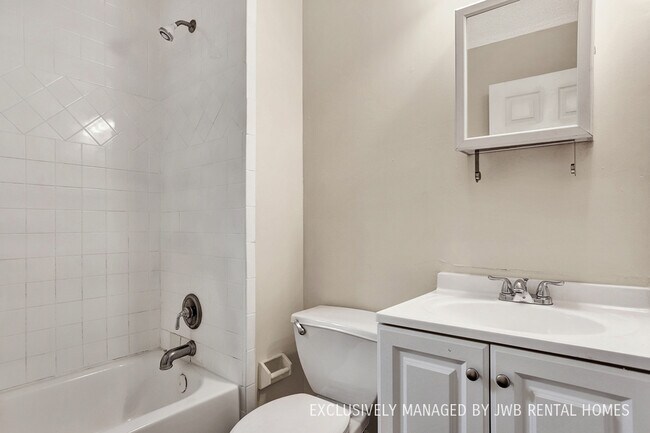 Foto del edificio - 353 Thompson St