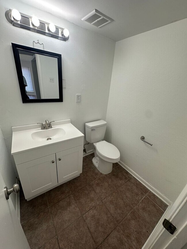 Foto del edificio - 1725 Ridge Oak Pl
