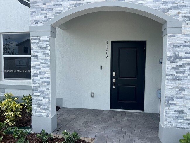Building Photo - 1173 W Palm Ter