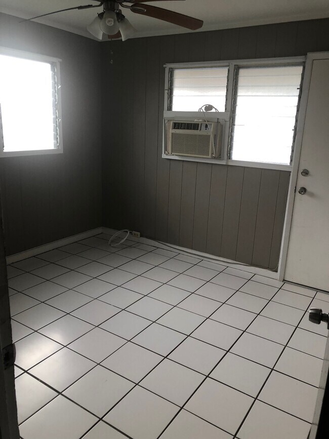 Building Photo - 45-308 Lehuuila St Kaneohe, HI -Back Unit