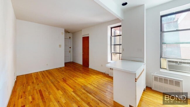 Building Photo - 415 E 73rd St
