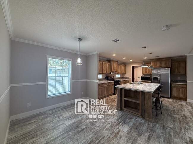 Foto del edificio - SPACIOUS 4 BEDROOM HOME WITH MODERN FEATUR...
