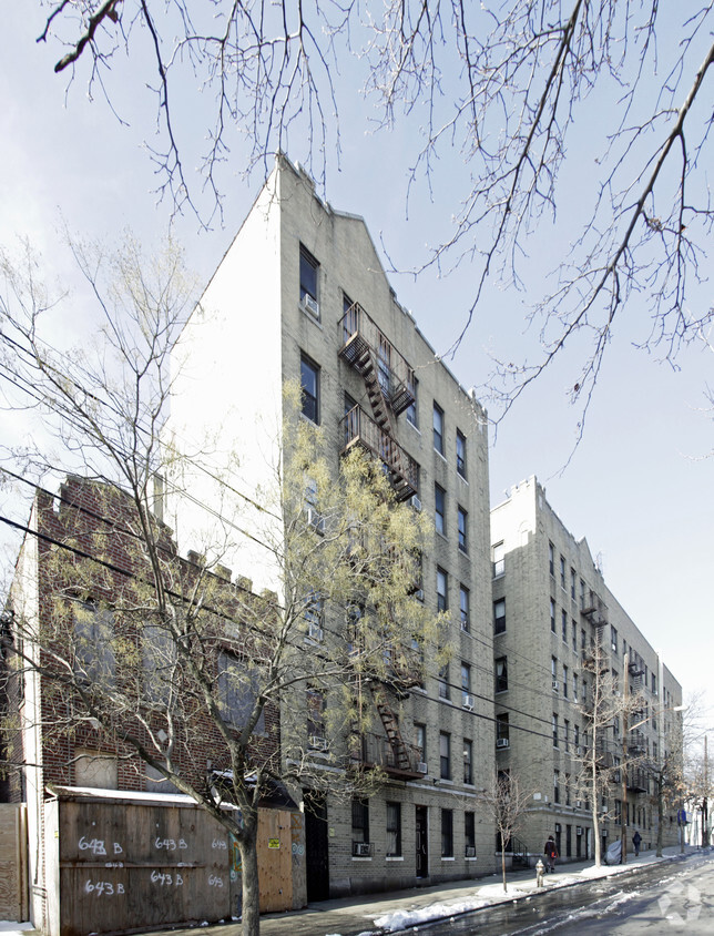 Foto del edificio - 645 Barretto St