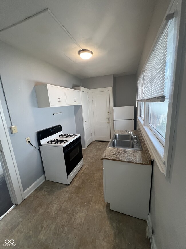 Foto del edificio - 634 E 37th St