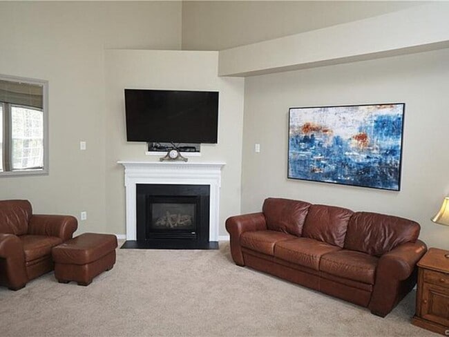 Building Photo - 2030 Rose Family Dr