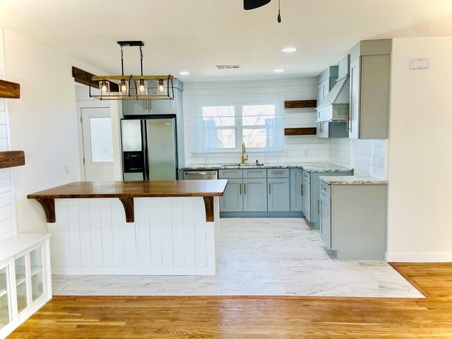 Building Photo - 311 SW 10th St