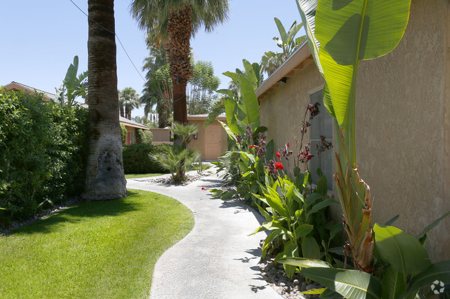 Building Photo - El Moro Villa Apartments