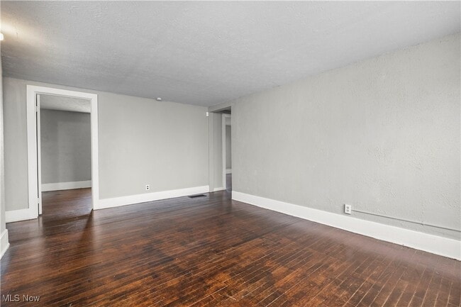 Building Photo - 1063 W 21st St