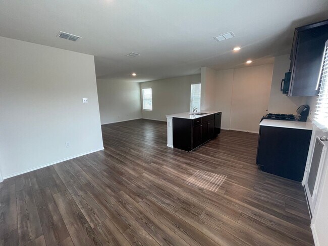 Building Photo - For Rent | Sendera Ranch | 3BD/2BA | 1,300 SF | Pets Welcome