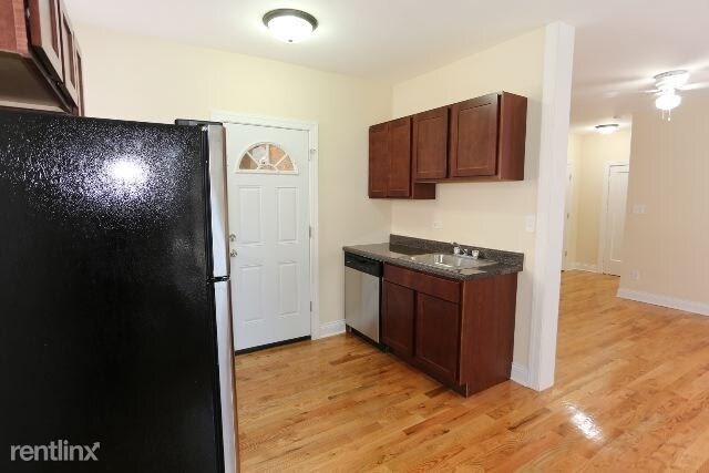 Building Photo - 6265 W Cornelia Ave