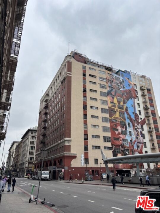 Foto del edificio - 312 W 5th St