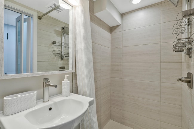 Foto del edificio - 325 Winslow Rd