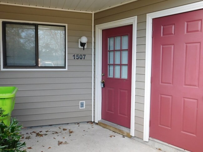 Building Photo - 1507 College Way