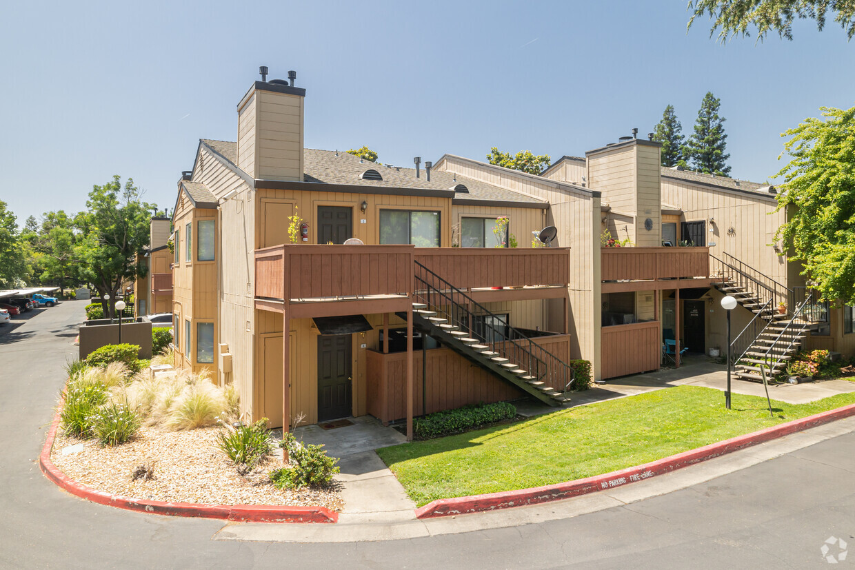 Primary Photo - Willow Run Apartments