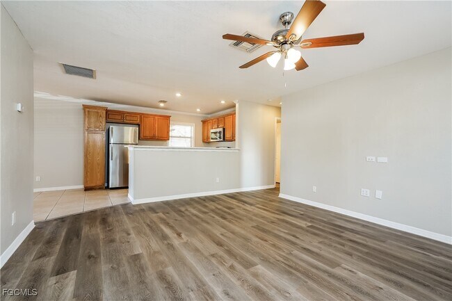 Foto del edificio - 9083 Henry Rd