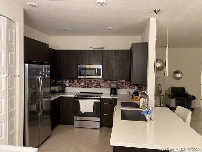 Building Photo - 8025 NW 105th Ct  8025 Doral Fl 33178