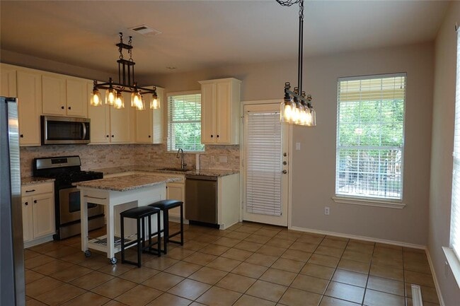 Building Photo - 16100 S Great Oaks Dr