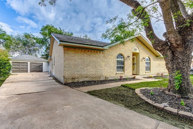 Building Photo - 8707 Collingsdale Rd