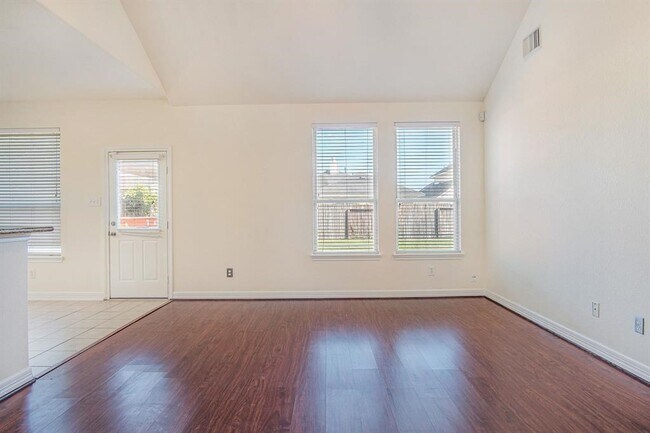 Foto del edificio - 19718 Summerlin Dr