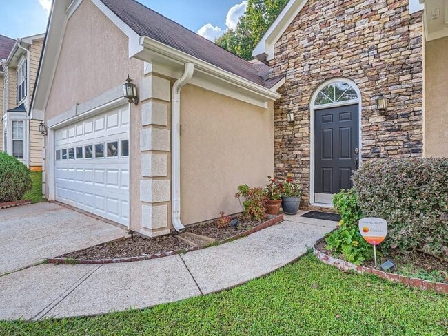 Foto del edificio - 2817 Manor Glen Ln NW