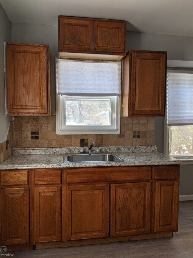 Foto del edificio - 3 br, 1.5 bath House - 9600 Auburn St