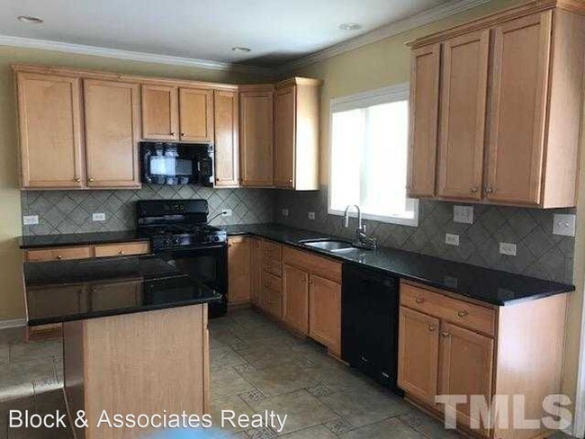 Building Photo - 4 br, 2.5 bath House - 3000 Cumberland Gap