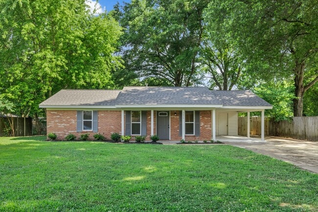 Building Photo - 3 bedroom, 2 bath recently updated in Horn...
