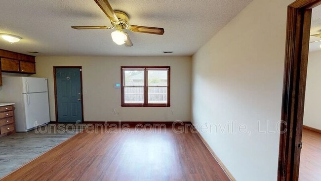 Building Photo - 123 Lacey Ln